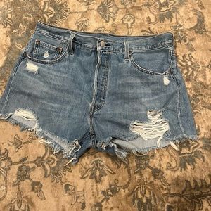 Levi’s women’s cut off jean shorts size 34